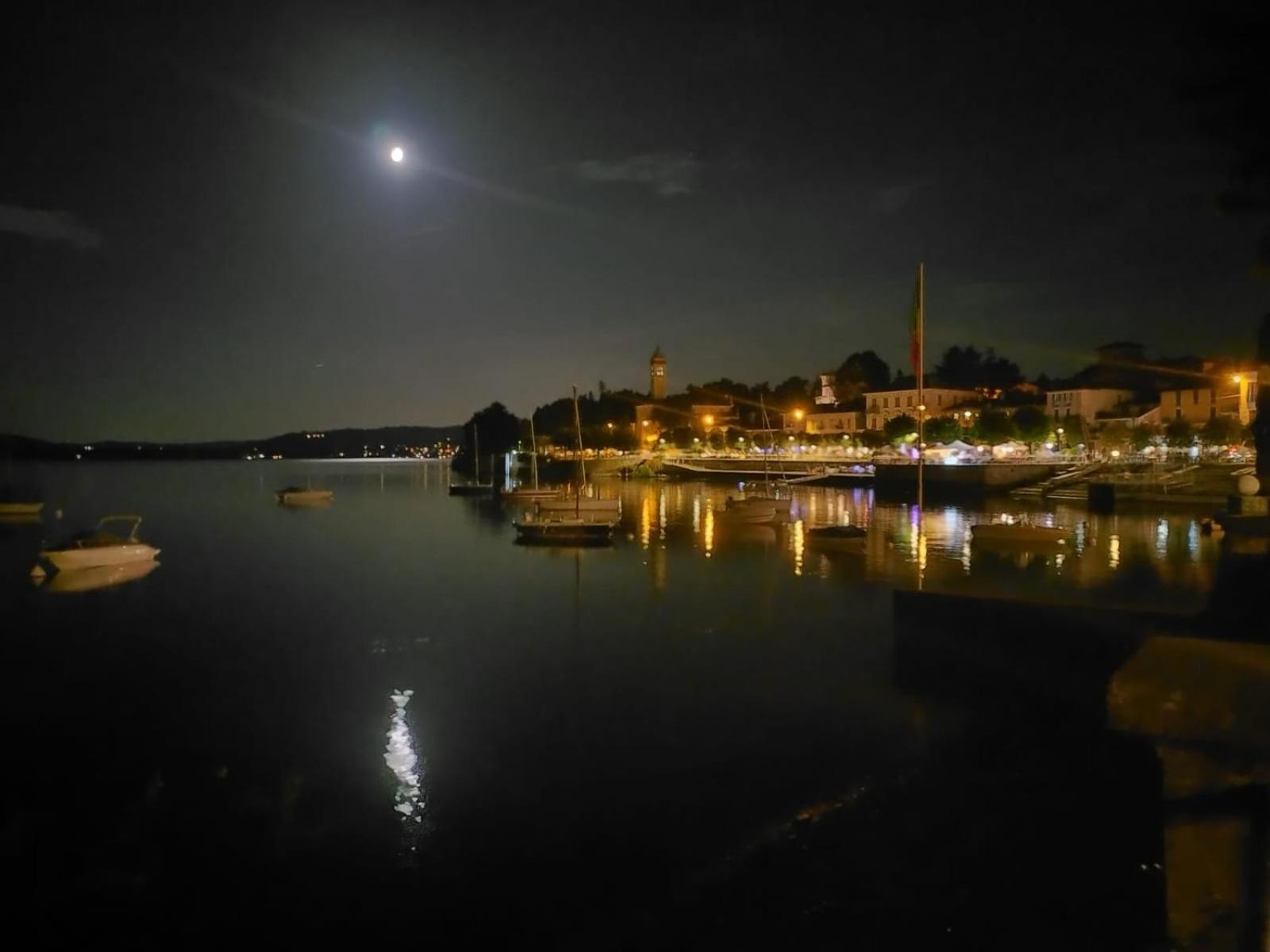 Casa Del Lago Maggiore Lesa公寓 外观 照片